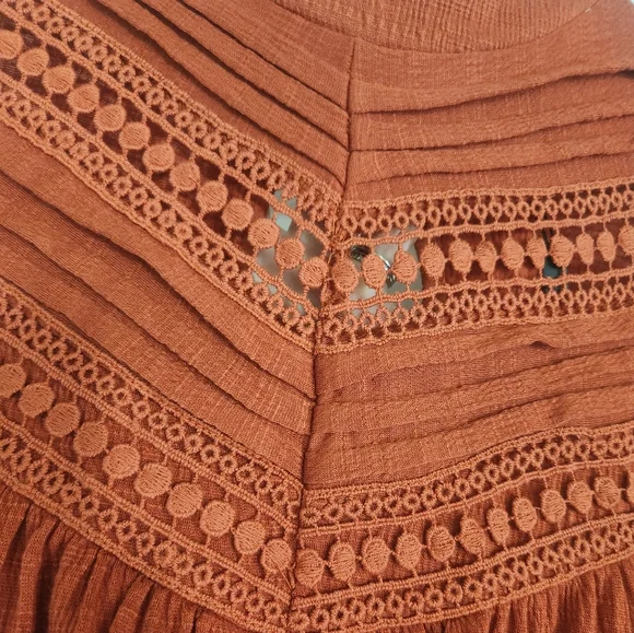 Sleeveless Crochet Yoke Tank Top - Rust Sz Med Nwt - Picture 3 of 3